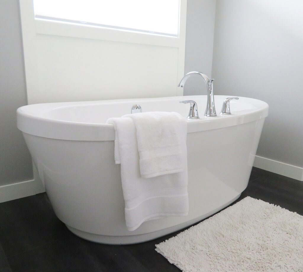 bathtub, tub, bathroom-2485957.jpg